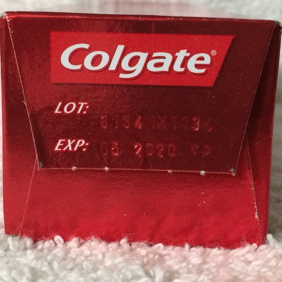 Colgate Optic White Stain Fighter Toothpaste Mint - Picture 3 of 8